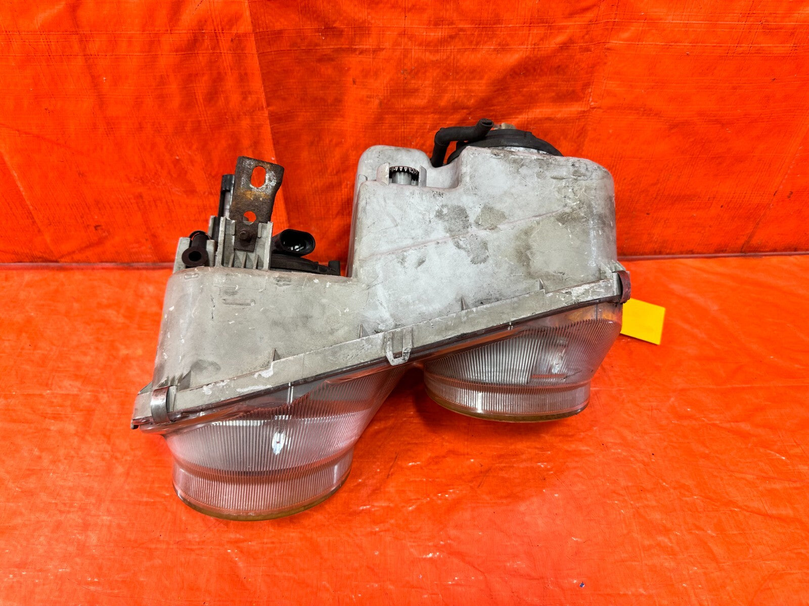 94 01 ACURA INTEGRA 2D   HEADLIGHT HEADLAMP   PASSENGER RIGHT   OEM FACTORY 98DC7