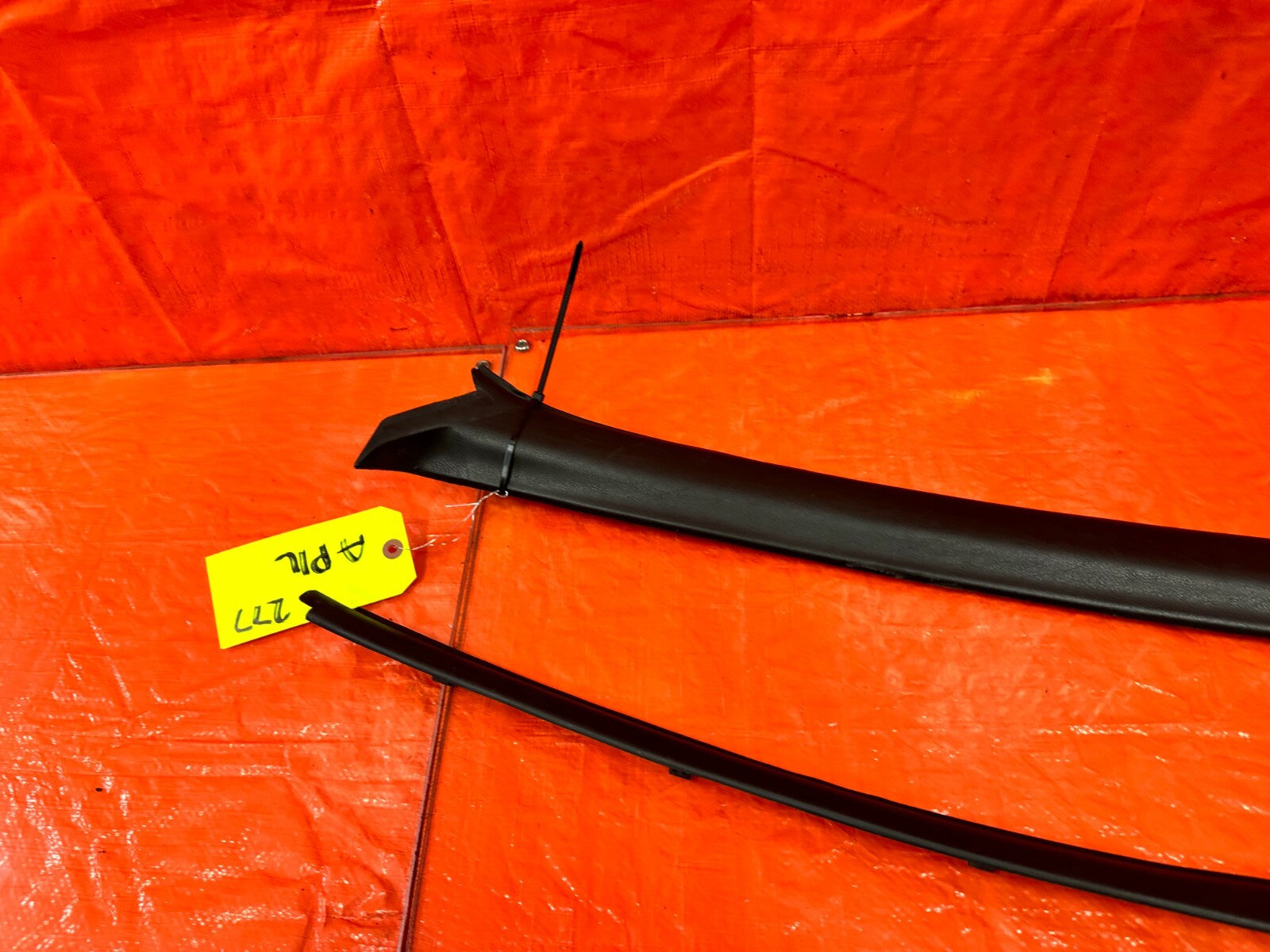 88 91 HONDA CRX DX   LEFT & RIGHT REAR A PILLARS   BLACK COLOR   OEM #2777