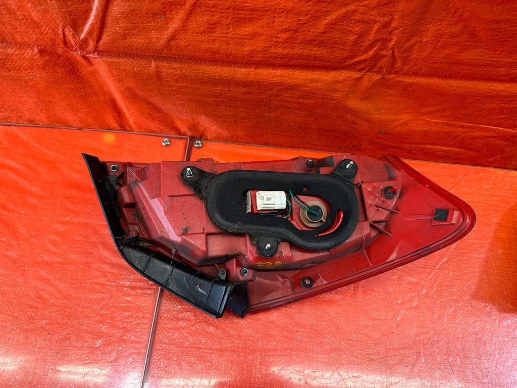 09 13 INFINITI G37 SEDAN PASSENGER RIGHT OUTER TAIL LIGHT LAMP OEM FACTORY #2389