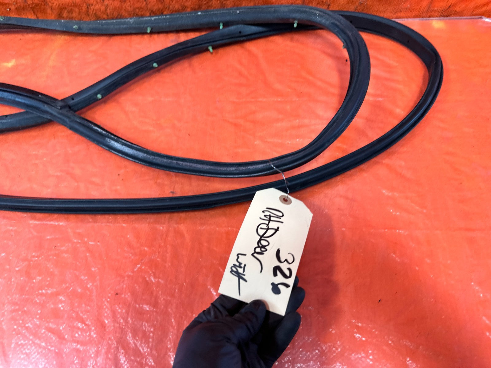 90 91 HONDA CIVIC HATCHBACK   RIGHT FRONT   DOOR WEATHER STRIP   OEM 3273