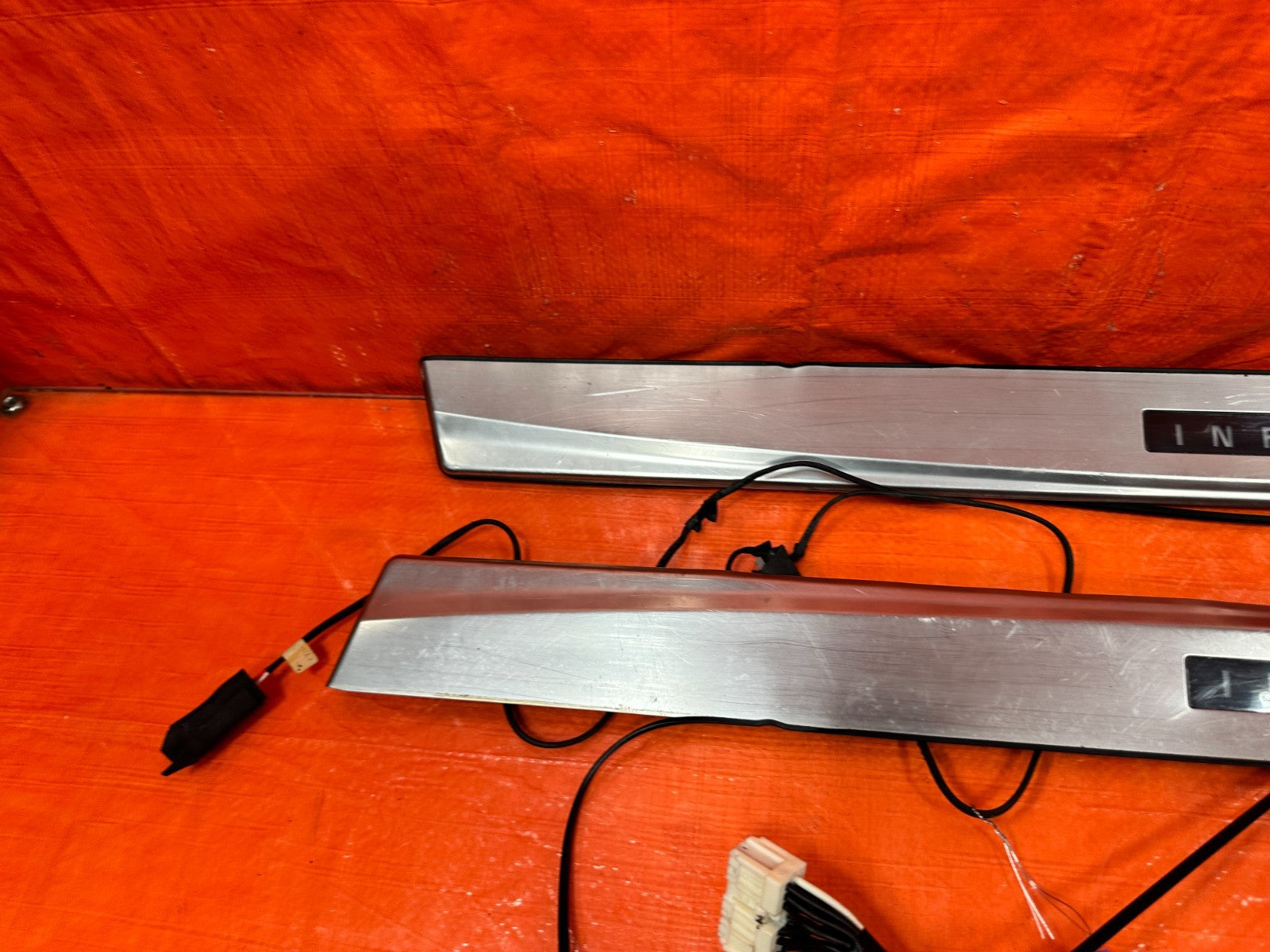 08 15 INFINITI G37 Q60 COUPE   ILLUMINATING FLOOR PILLARS W/ PLUG N PLAY HARNESS9