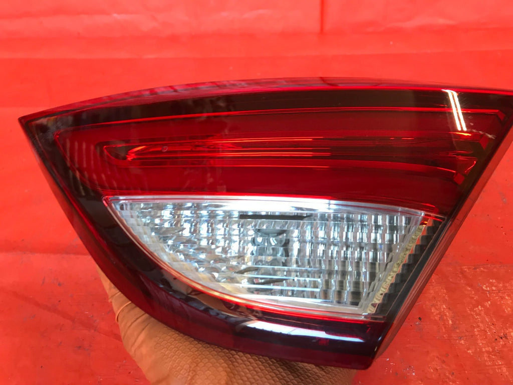 OEM 2015 2016 2017 CHRYSLER 200 PASSENGER RIGHT INNER TRUNK TAIL LIGHT LAMP2