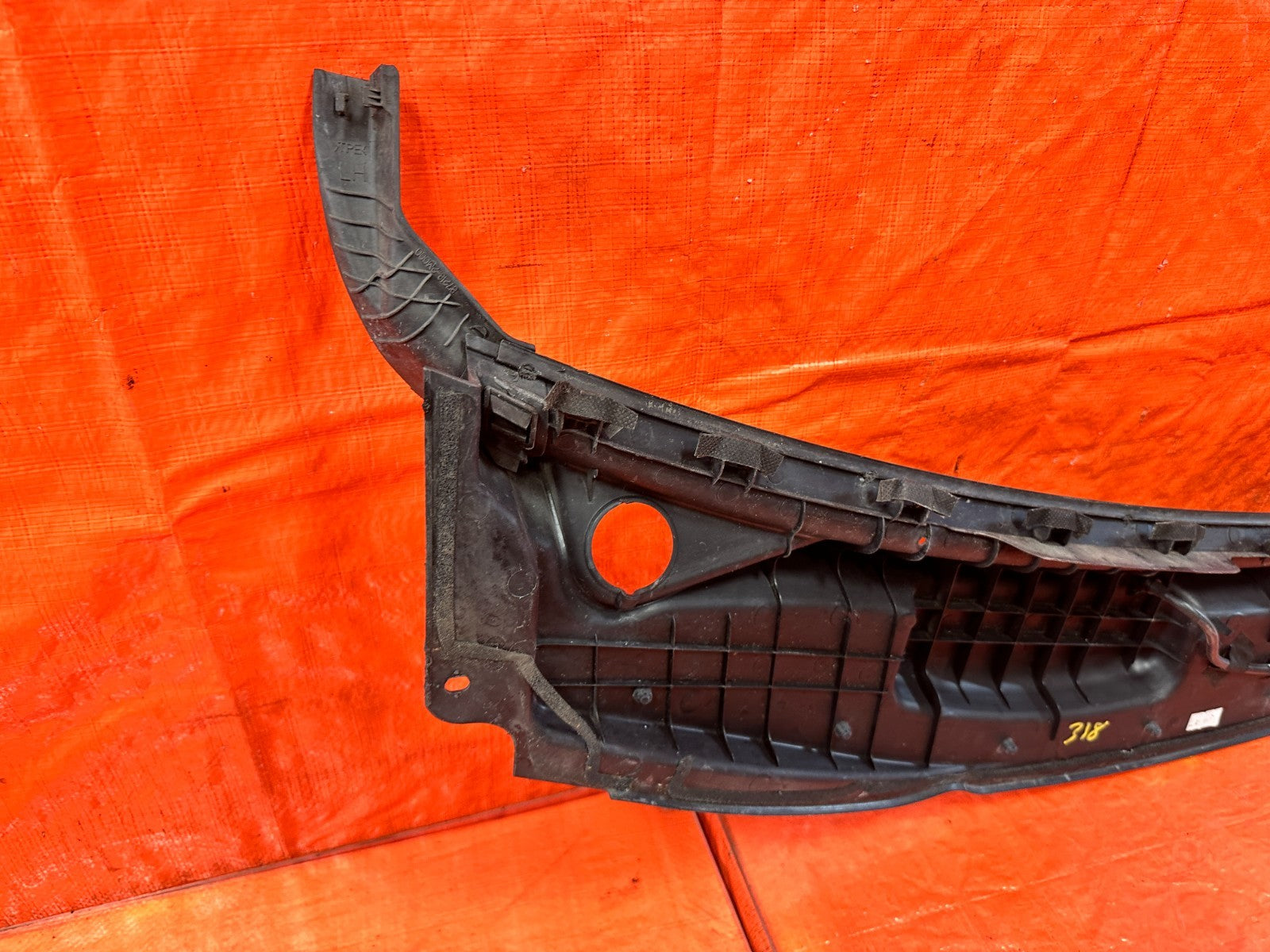 13 16 HYUNDAI GENESIS COUPE   WINDSHIELD WIPER COWL TRIM PLASTIC   OEM 31814