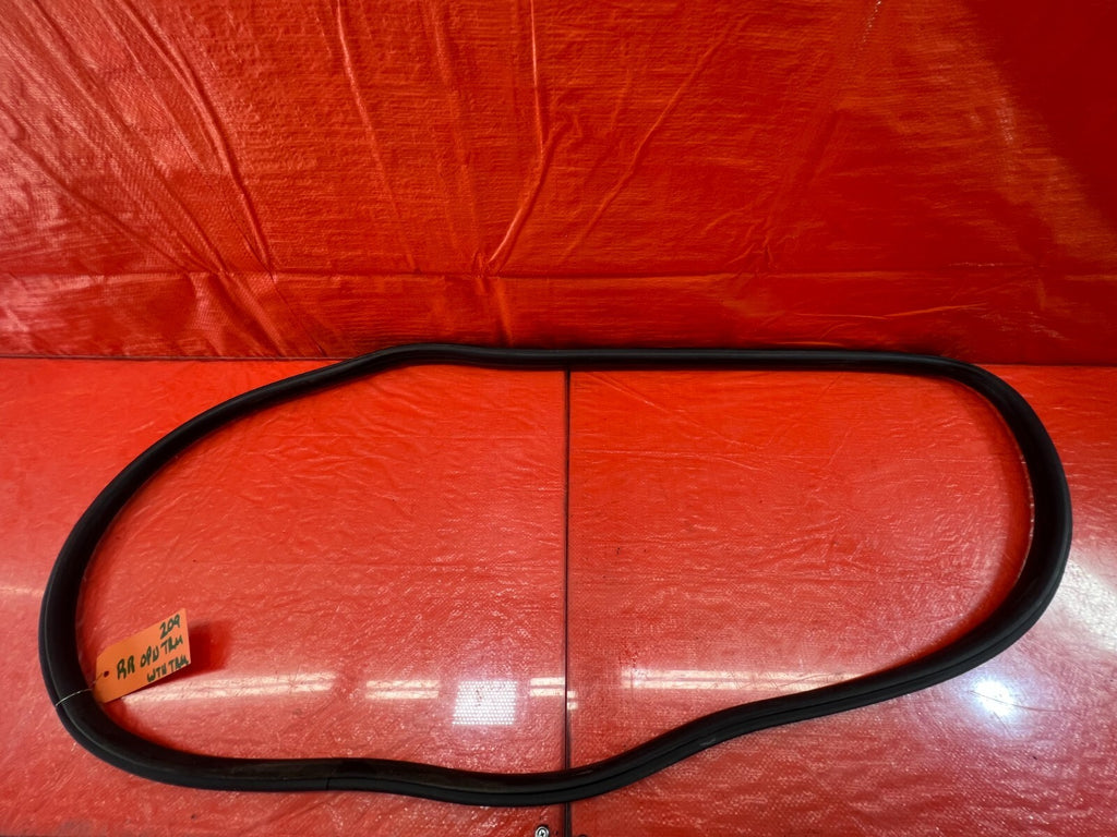 04 08 ACURA TSX   RIGHT REAR   DOOR TO CHASSIS WEATHER STRIP OPEN TRIM OEM #2090