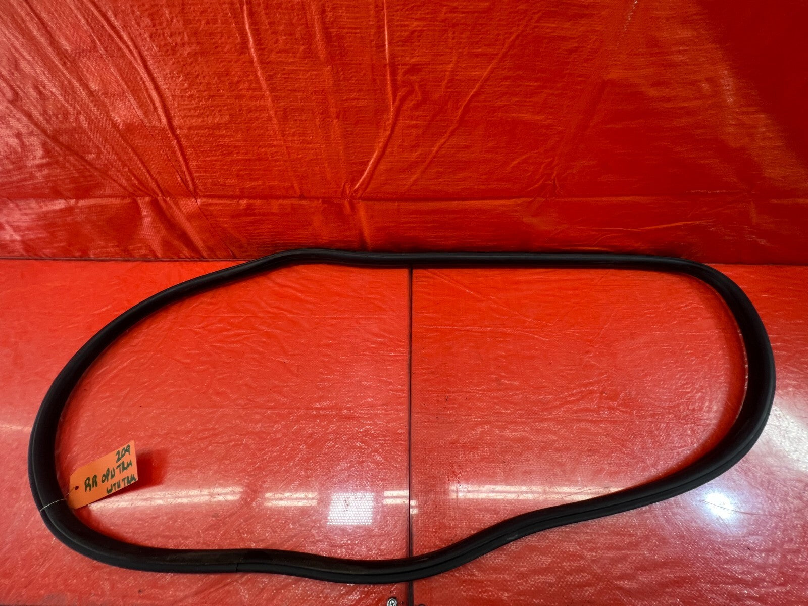 04 08 ACURA TSX   RIGHT REAR   DOOR TO CHASSIS WEATHER STRIP OPEN TRIM OEM #2090