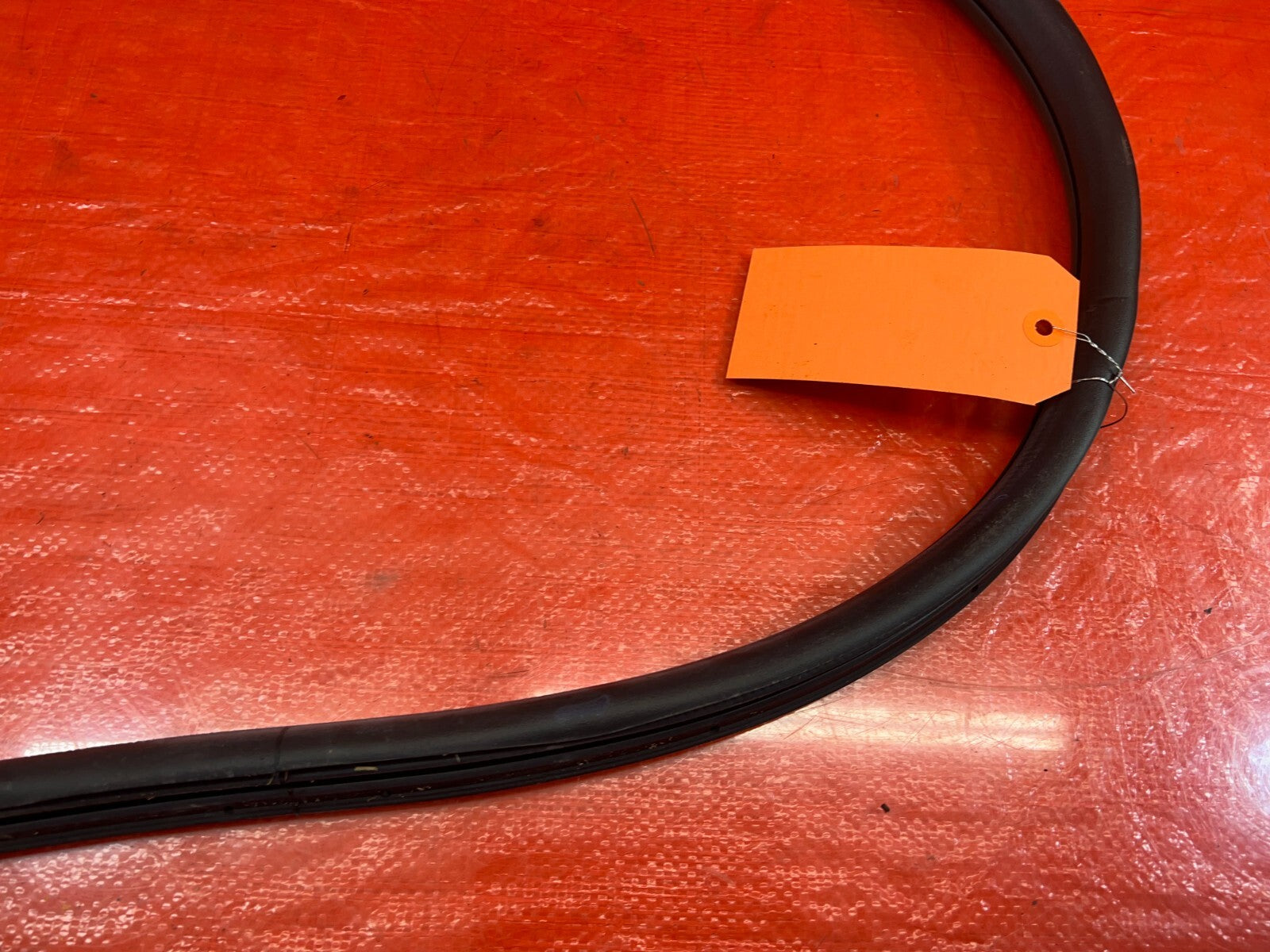 04 08 ACURA TSX   RIGHT REAR   DOOR TO CHASSIS WEATHER STRIP OPEN TRIM OEM #20917