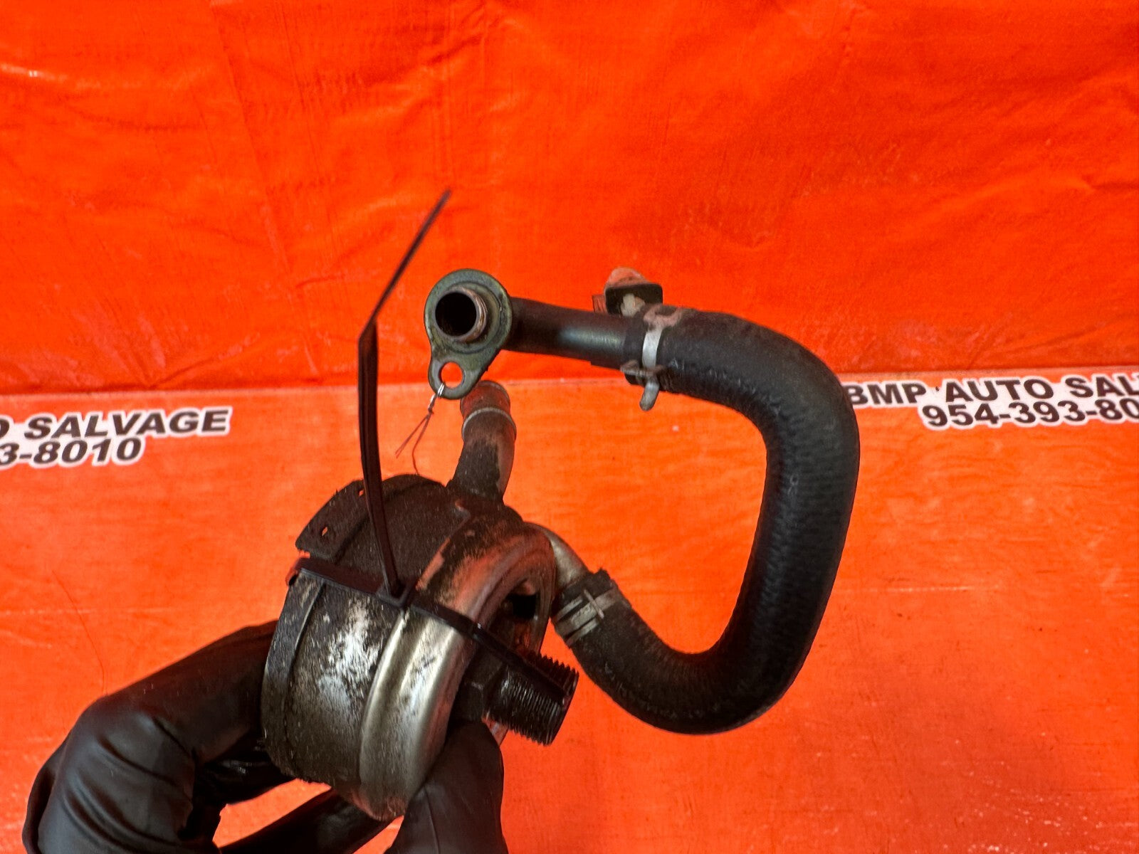 02 06 ACURA RSX TYPE S   K20A2 ENGINE MOTOR OIL COOLER W/ LINE AND LOCKING BOLT6