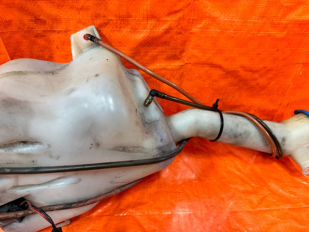 96 00 HONDA CIVIC DX HATCHBACK WINDSHIELD WIPER RESERVOIR TANK W/ MOTOR OEM #2872