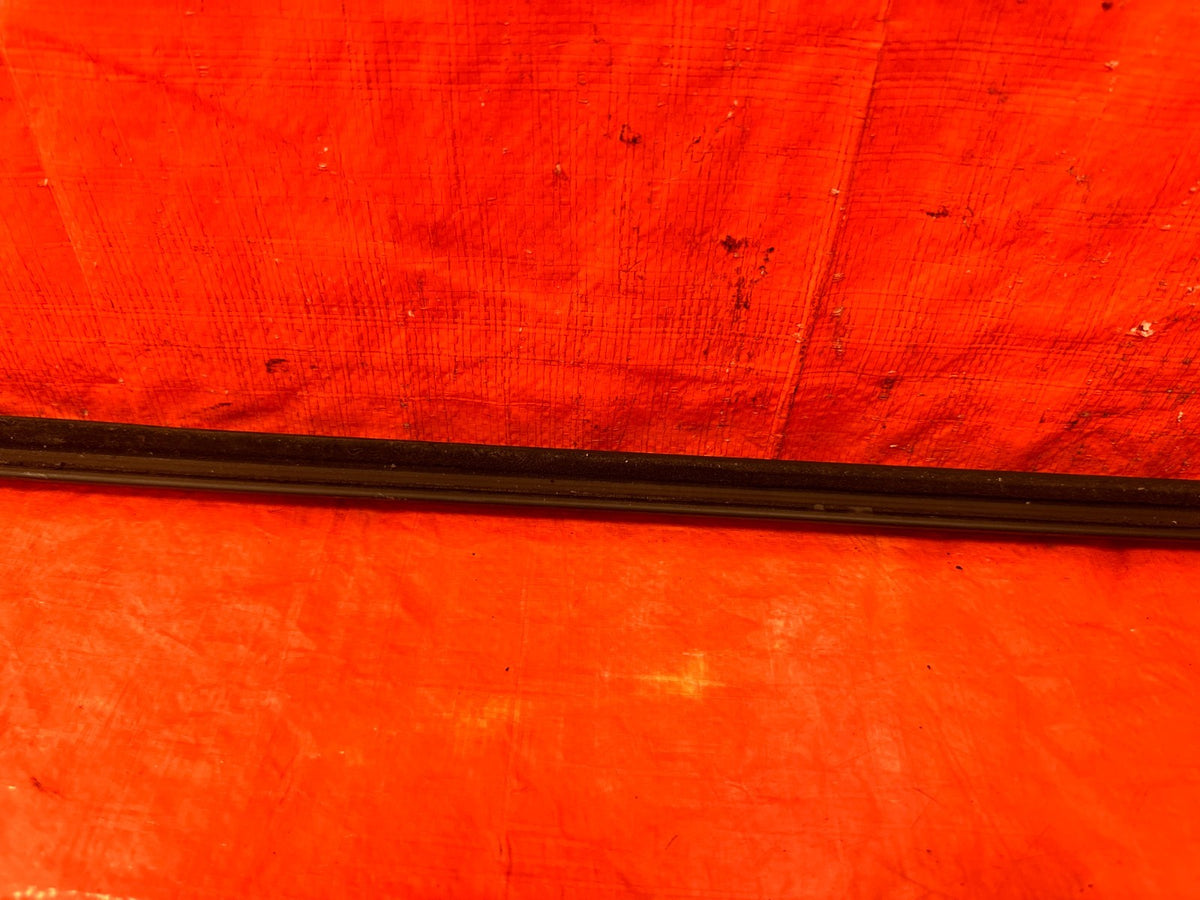 04-08 ACURA TSX - PASSENGER RIGHT FRONT EXTERIOR GLASS TRIM - OEM FACTORY #3047