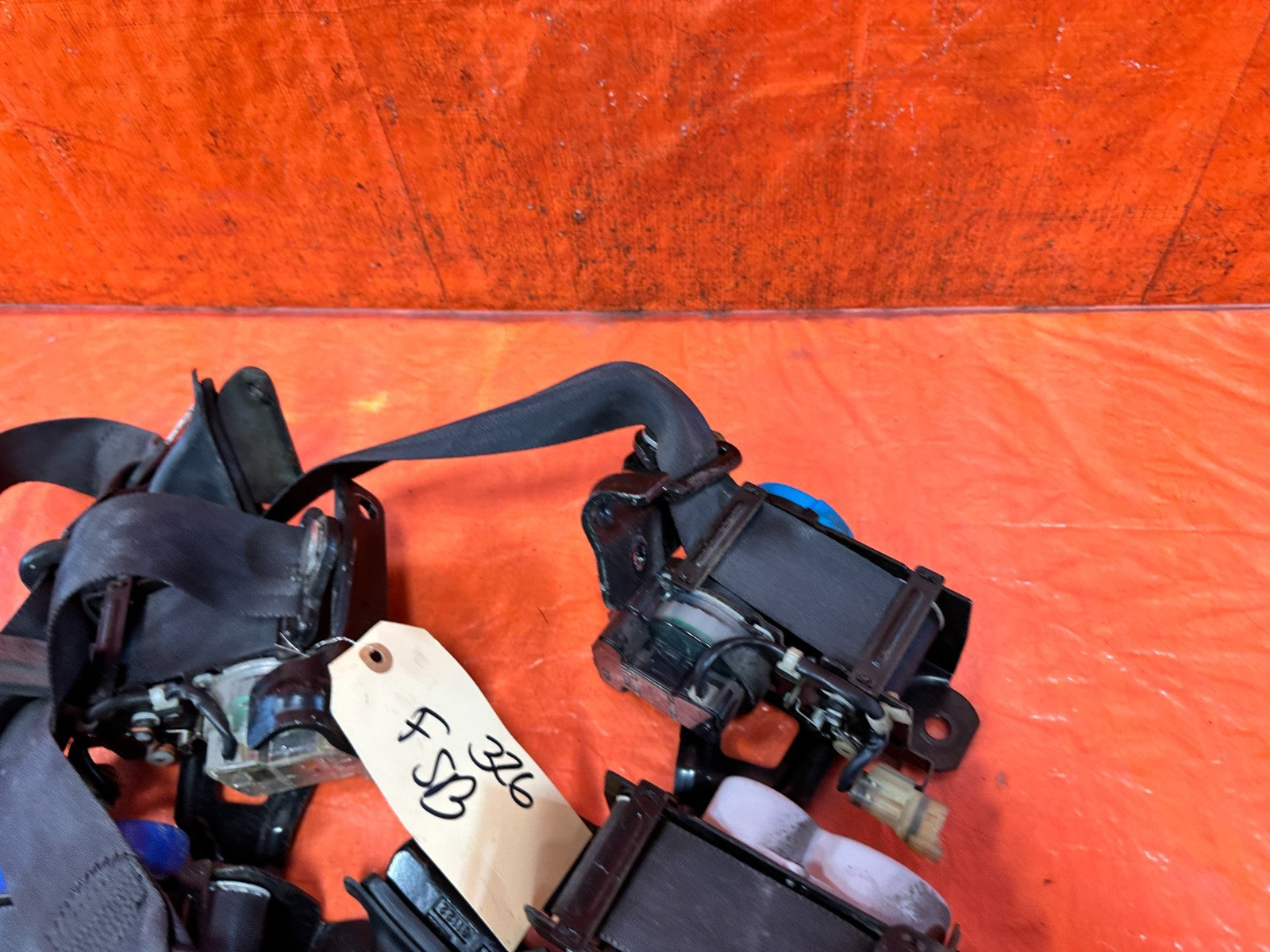 90 91 HONDA CIVIC HATCHBACK   LEFT & RIGHT FRONT SEAT BELTS   OEM 3273