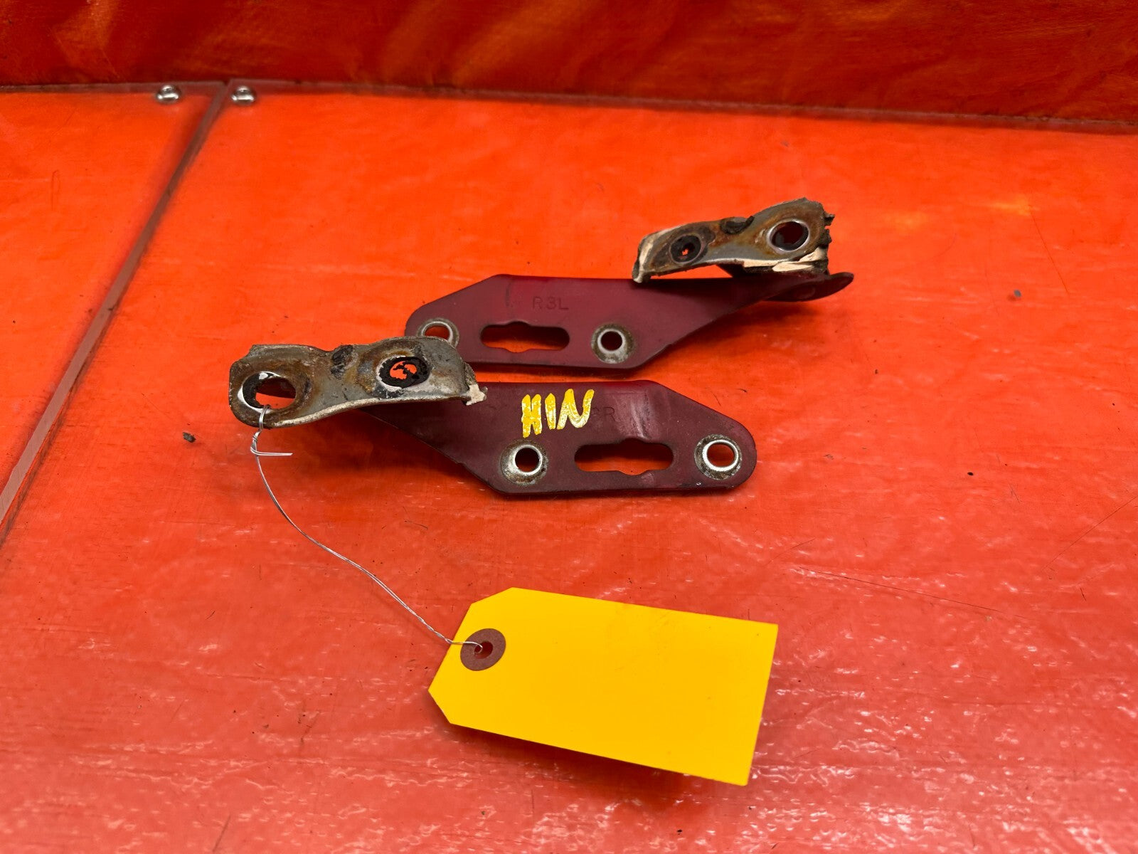 94 01 ACURA INTEGRA   HOOD HINGE SET   LEFT AND RIGHT HINGES   OEM #2265