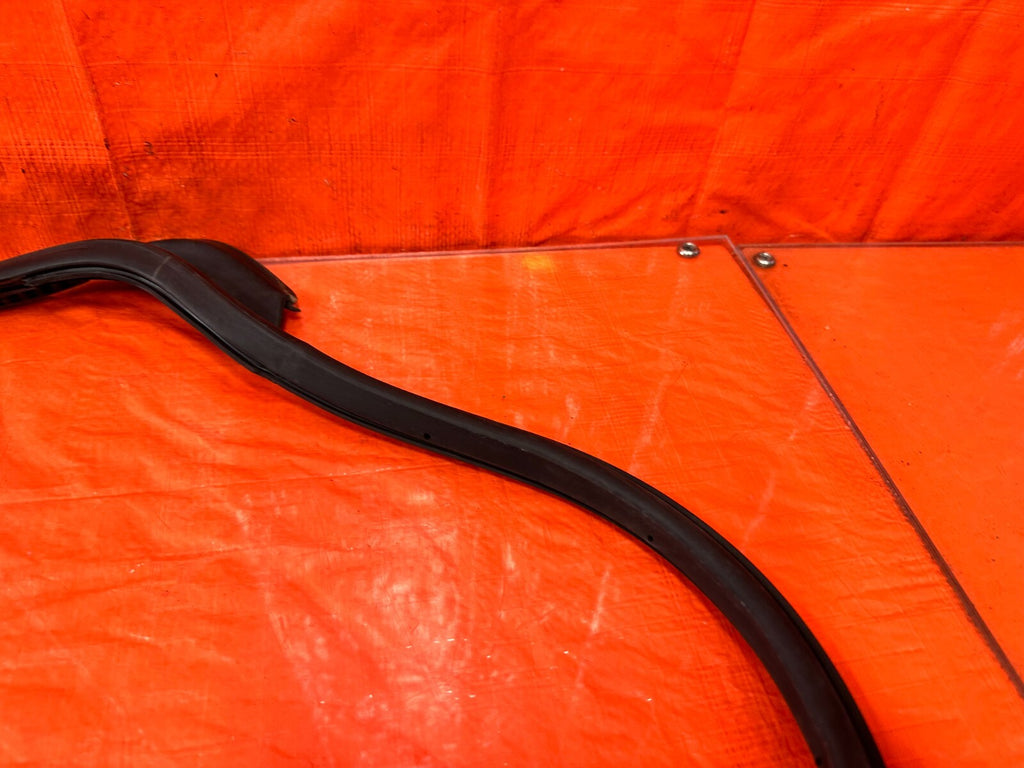 09 14 ACURA TSX   DRIVER LEFT REAR DOOR   WEATHER STRIP TRIM SEAL GASKET OEM 2799