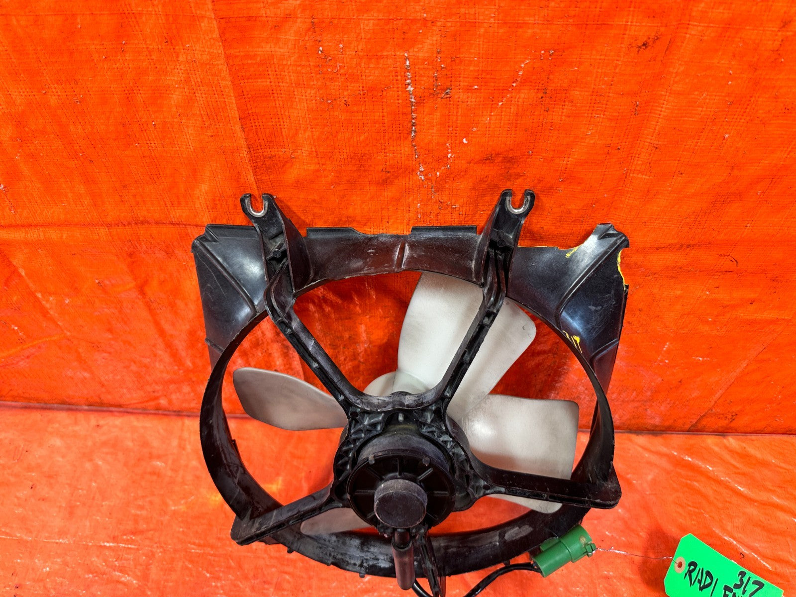 90 91 HONDA CIVIC HATCHBACK   RADIATOR COOLING FAN W/ MOTOR & HOUSING   4 BLADE1