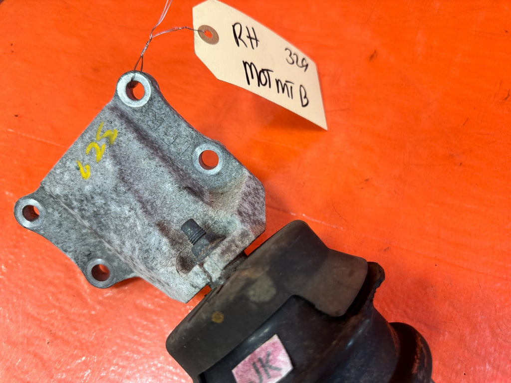 08 15 INFINITI G37 Q60   VQ37 RIGHT ALUMINUM ENGINE BRACKET RWD   OEM #3295