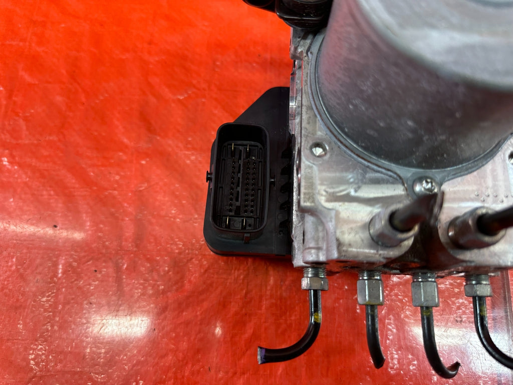 18 20 INFINITI Q60   REAR WHEEL DRIVE   W/ PRE CRASH   ABS PUMP MODULE OEM #2009