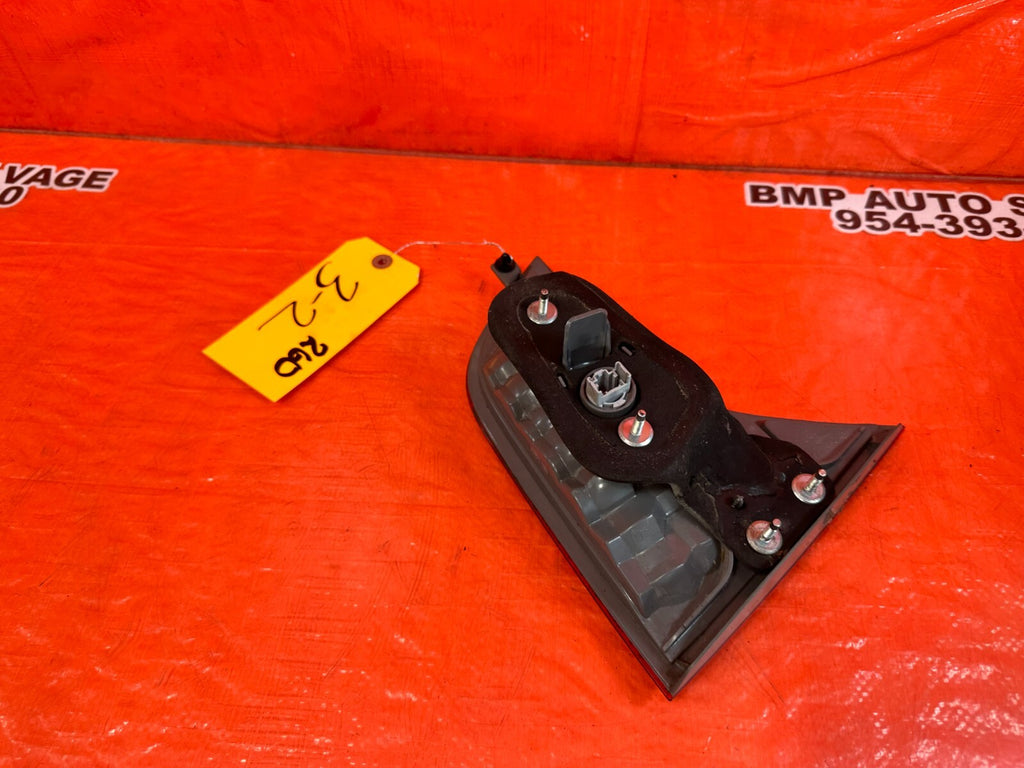 06 08 HONDA CIVIC SEDAN   PASSENGER RIGHT INNER TRUNK TAIL LIGHT LAMP   OEM #2607