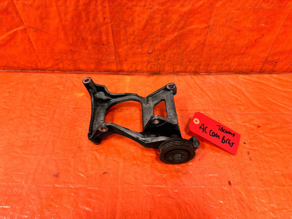 95 97 TOYOTA TACOMA   2RZ FE 2.4L   AC COMPRESSOR BRACKET   OEM0