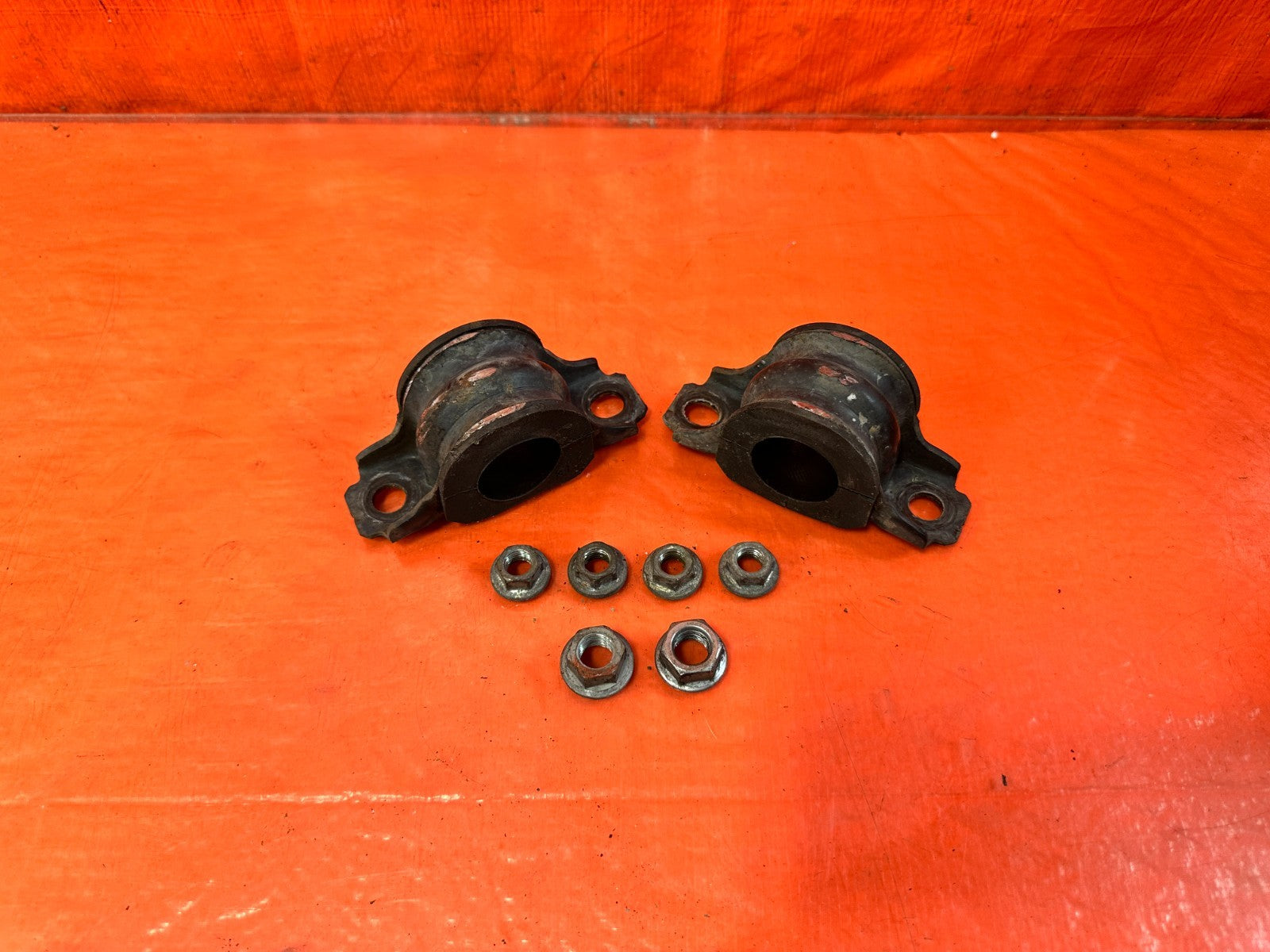 14 15 INFINITI Q50 3.7L   LEFT & RIGHT FRONT SWAY BAR BRACKETS W/ BUSHING   3162