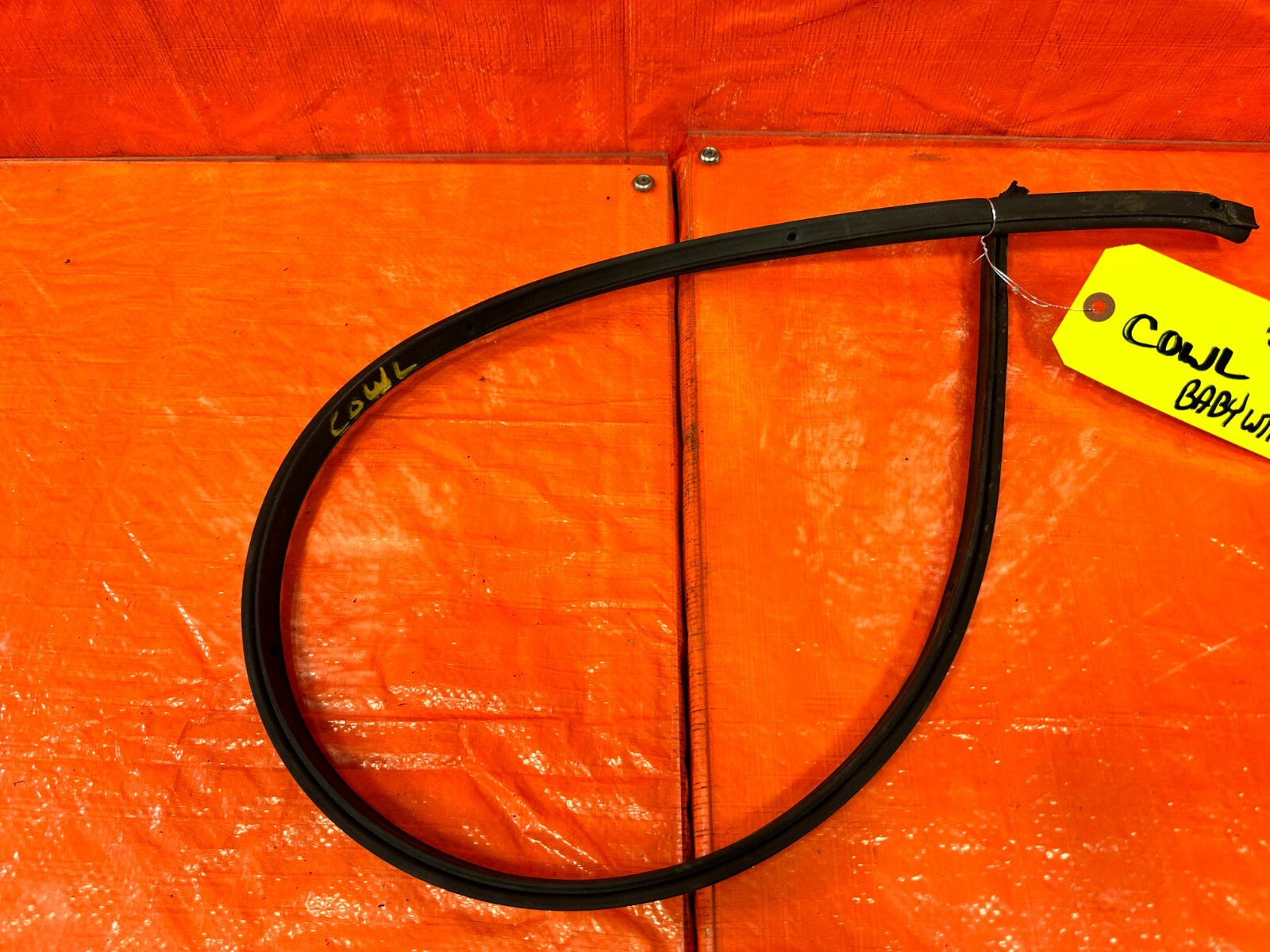 90 93 MAZDA MX 5 MIATA   WIPER COWL WEATHER STRIP RUBBER GASKET   OEM #2677
