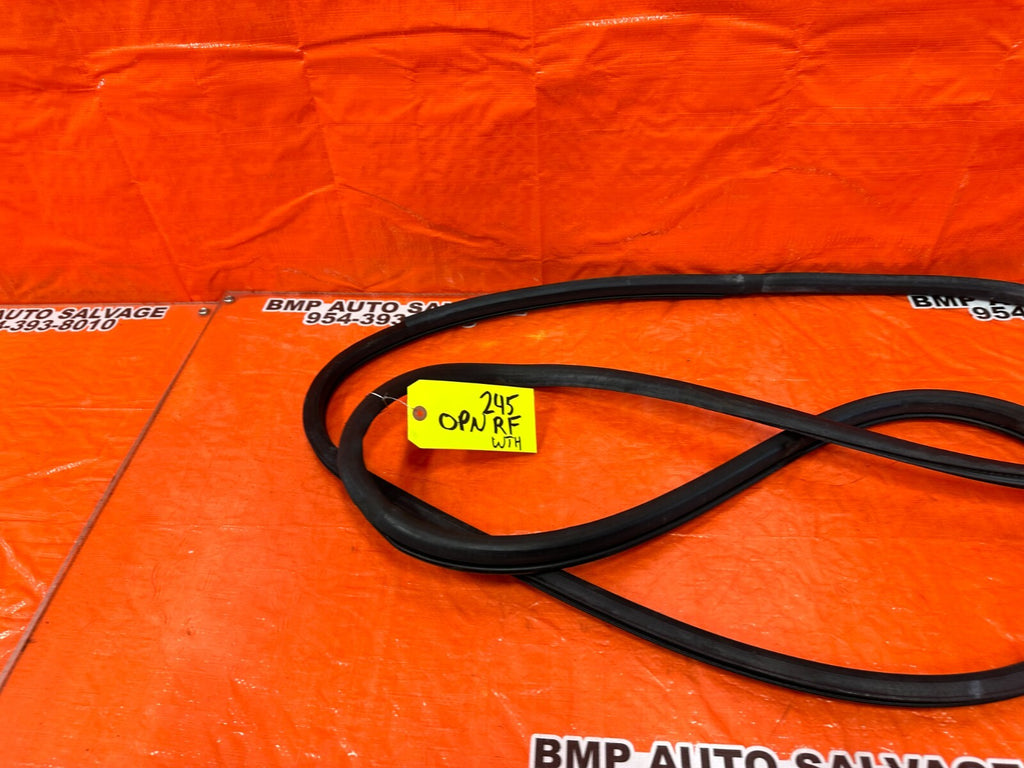 08 15 INFINITI G37 Q60 COUPE   CHASSIS TO DOOR OPEN TRIM WEATHER STRIP RIGHT 2457