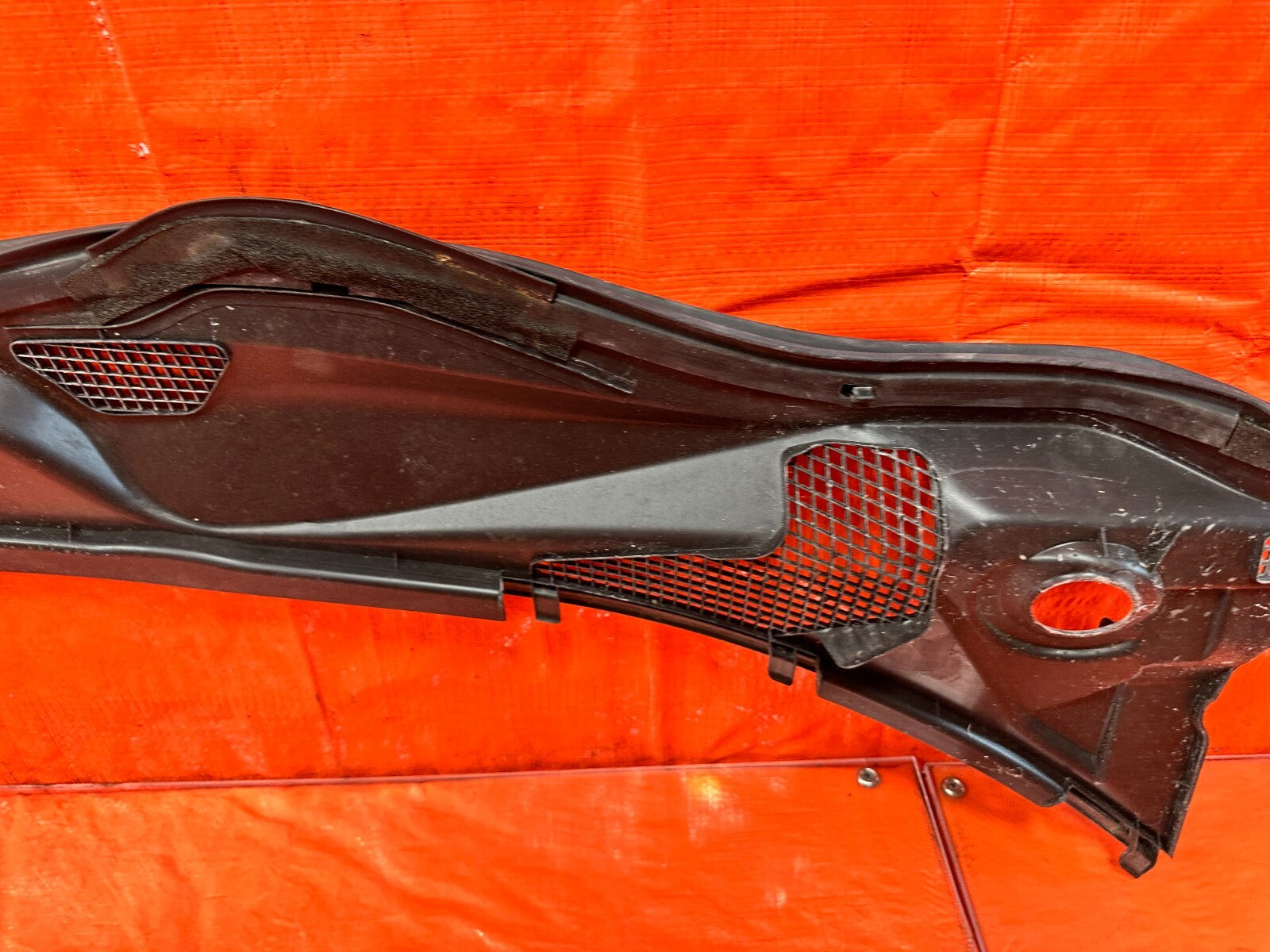 02 10 LEXUS SC430   WINDSHIELD WIPER COWL TRIM PLASTIC   OEM FACTORY #28810