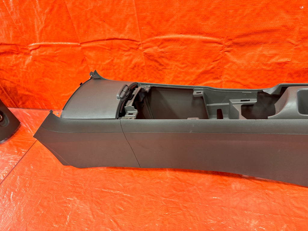 02 06 ACURA RSX   ARM REST CENTER CONSOLE ASSEMBLY   TAN IN COLOR   OEM #2804