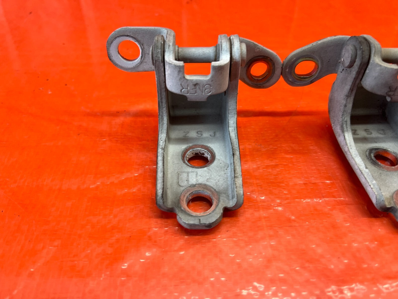 02 06 ACURA RSX   PASSENGER RIGHT FRONT DOOR HINGE SET UPPER LOWER   OEM #1405
