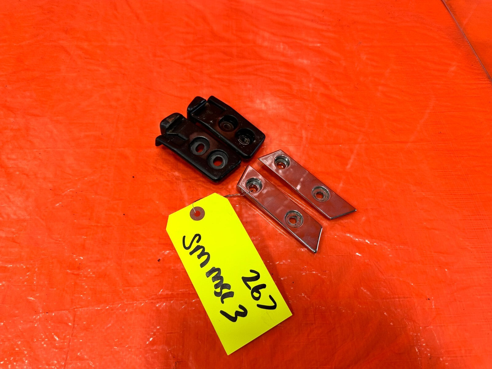 90 93 MAZDA MX 5 MIATA   LEFT AND RIGHT CONVERTIBLE SOFT TOP CATCHERS OEM #2670