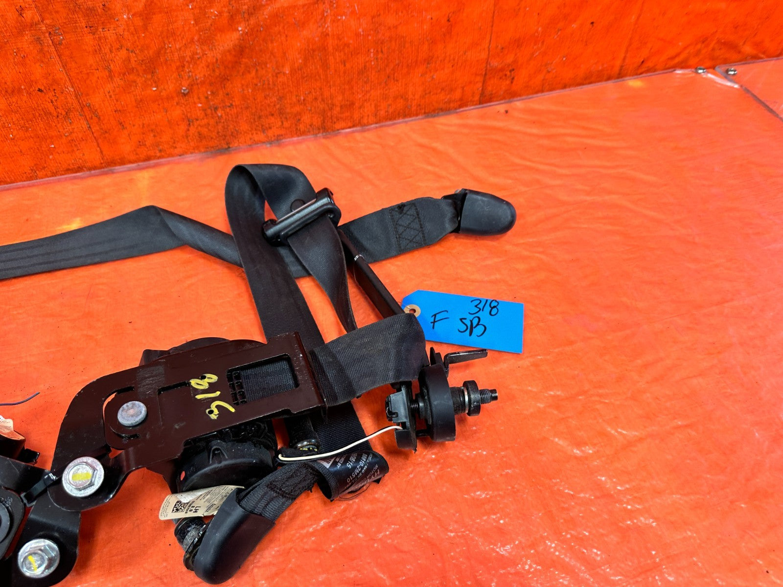 10 16 HYUNDAI GENESIS COUPE   LEFT & RIGHT FRONT SEAT BELTS   BLACK   OEM #31812