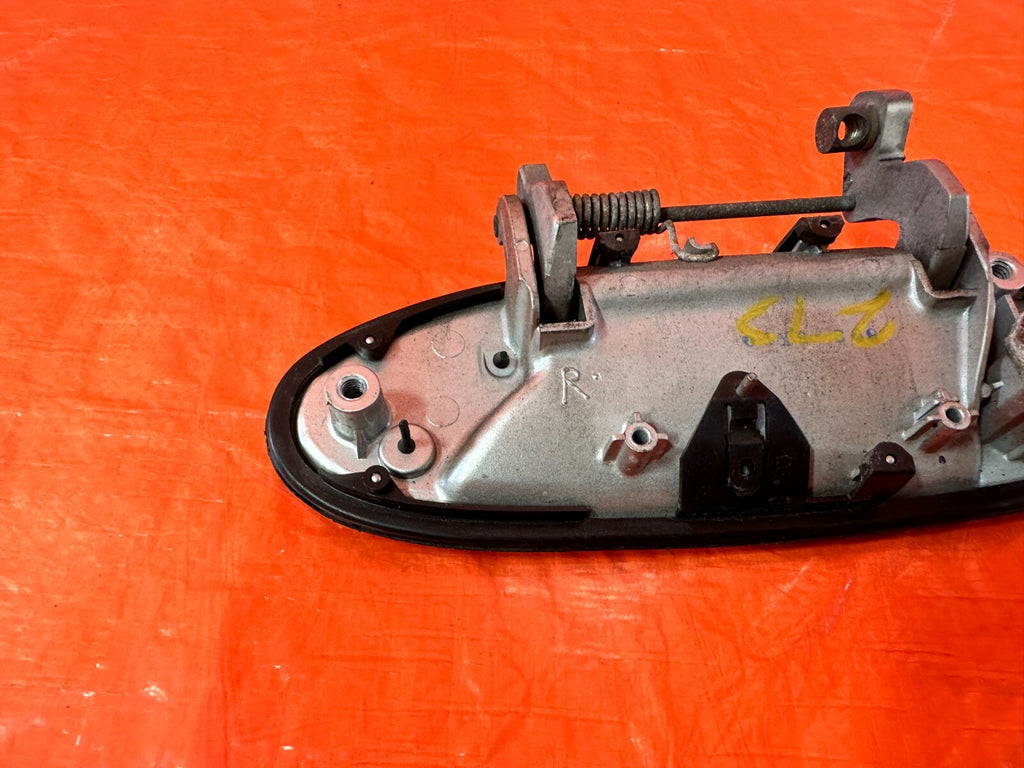92 96 HONDA PRELUDE   PASSENGER RIGHT EXTERIOR DOOR HANDLE   OEM #27310