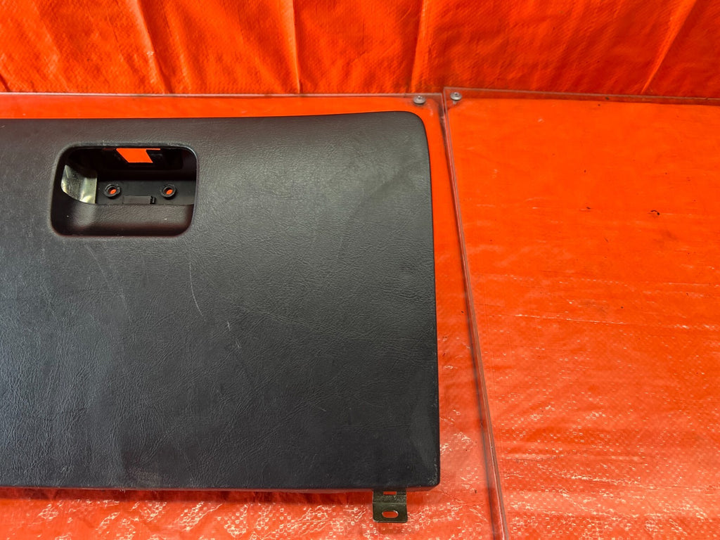 94 01 ACURA INTEGRA 2 & 4 DOOR   GLOVE BOX   BLACK   NO LOCK PRESENT   OEM #1193