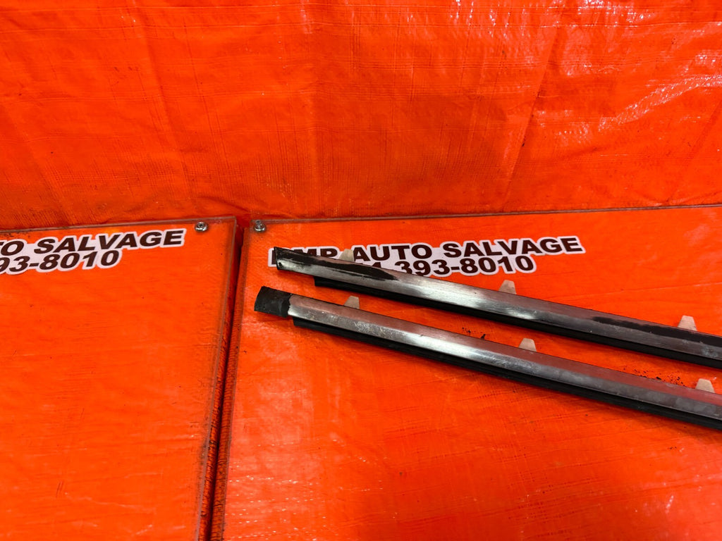 97 01 HONDA PRELUDE   EXTERIOR DOOR WINDOW GLASS TRIM SET LEFT RIGHT   OEM #2599