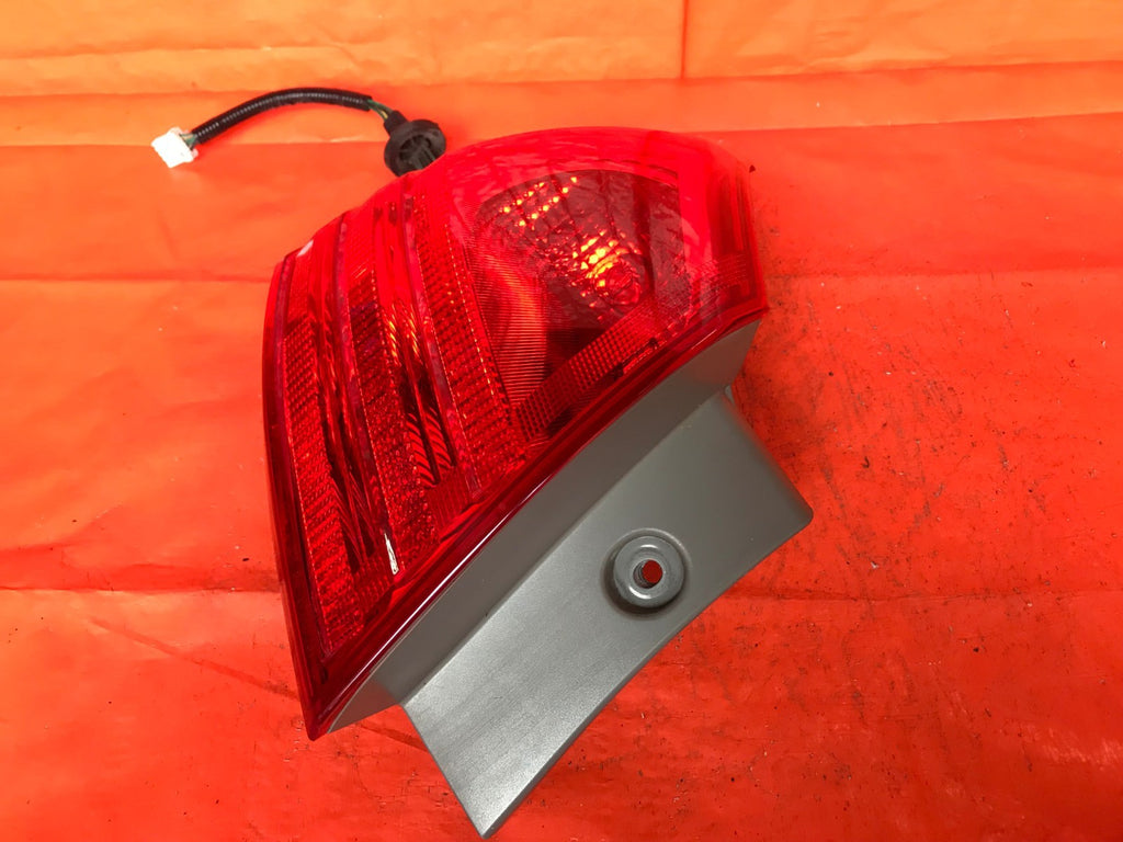 OEM 2010 2011 2012 NISSAN ROGUE DRIVER LEFT OUTER TAIL LIGHT LAMP L LH6