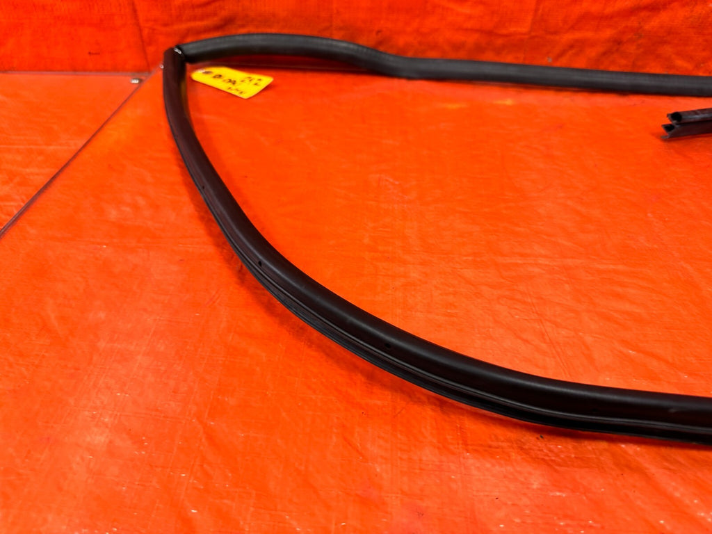 13 20 SUBARU BRZ   CHASSIS TO DOOR OPEN TRIM RUBBER STRIP RIGHT FRONT OEM #2923