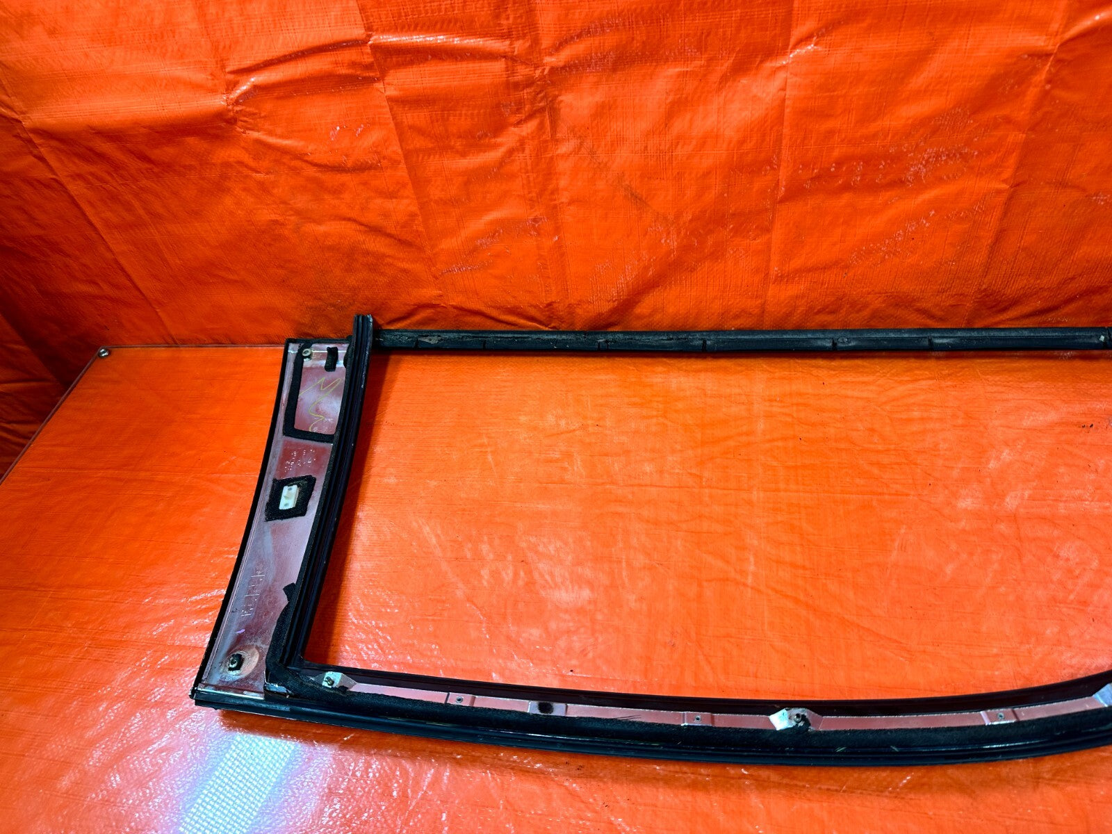 92 00 LEXUS SC300   PASSENGER RIGHT EXTERIOR WINDOW GLASS TRIM   OEM #27615