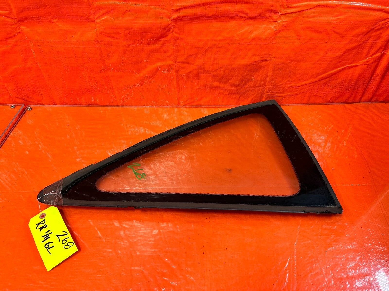 94 01 ACURA INTEGRA 2D MODEL   REAR QUARTER 1/4 GLASS   PASSENGER RIGHT OEM #2680