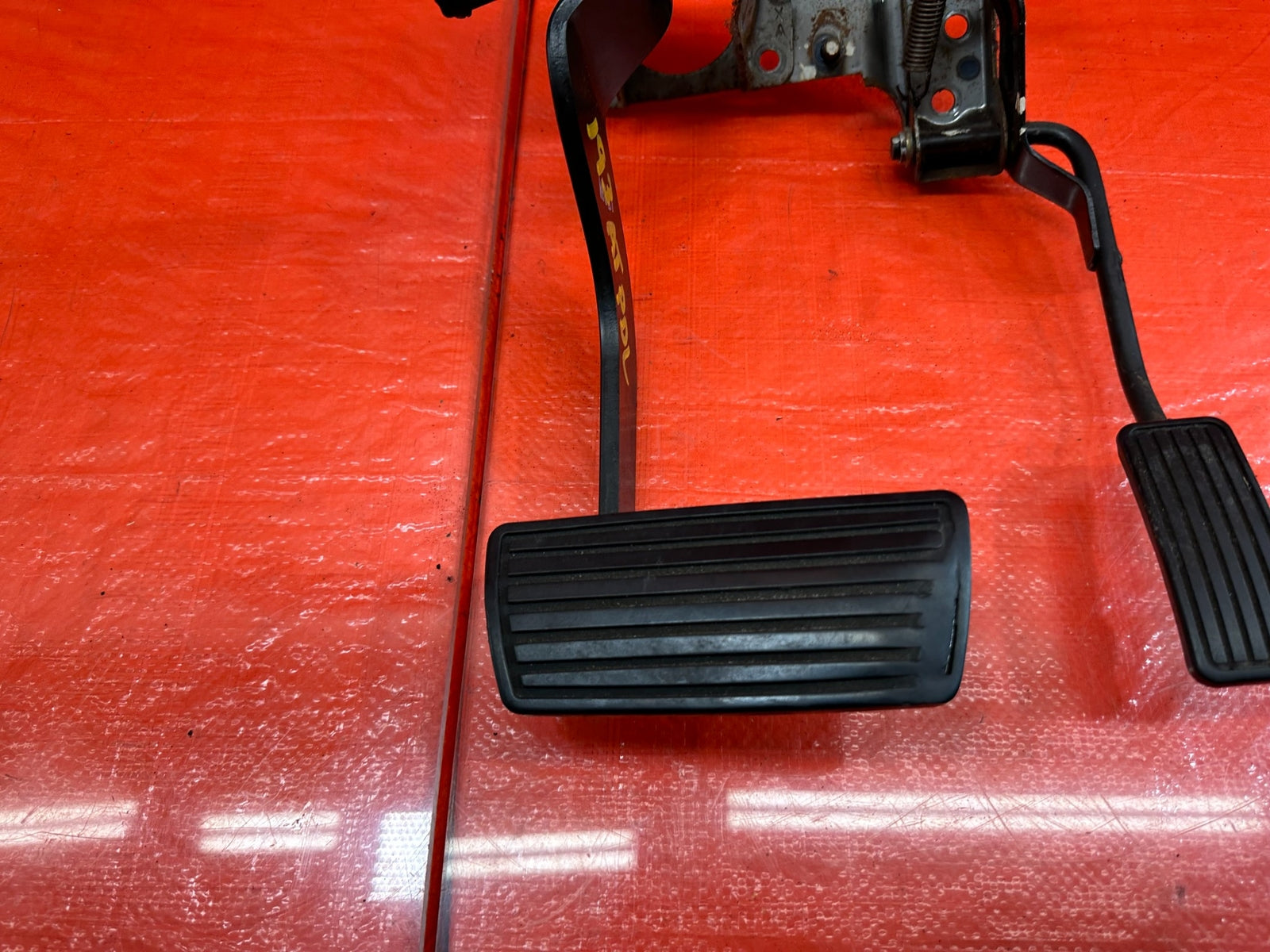 95 97 HONDA ODYSSEY   AUTOMATIC   GAS AND BRAKE PEDAL ASSEMBLY   OEM #1937