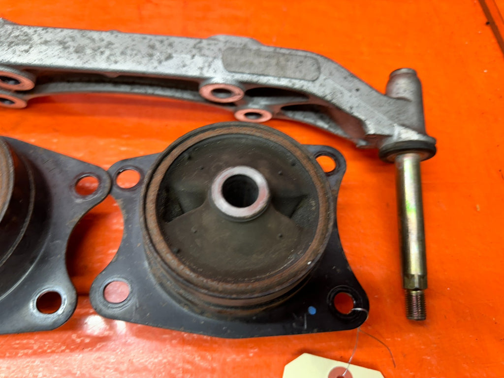 00-03 HONDA S2000 AP1 2.0L REAR DIFFERENTIAL CARRIER MOUNTING BRACKETS MOUNTS #319