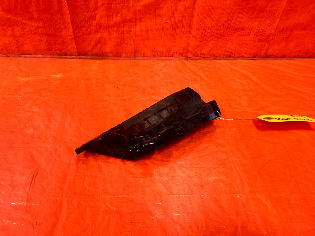 14 22 INFINITI Q50   PASSENGER RIGHT   TOP OF THE BUMPER MOUNT BRACKET CLIP OEM1