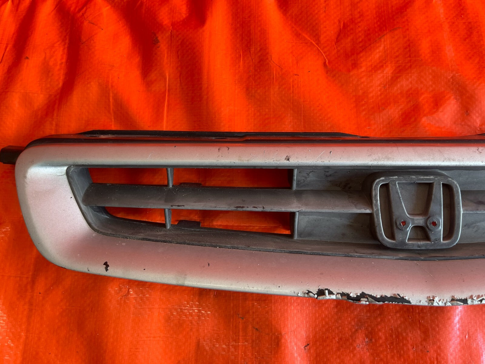 96 00 HONDA CIVIC   2D COUPE   FRONT GRILLE   VOGUE SILVER METALLIC COLOR   OEM8