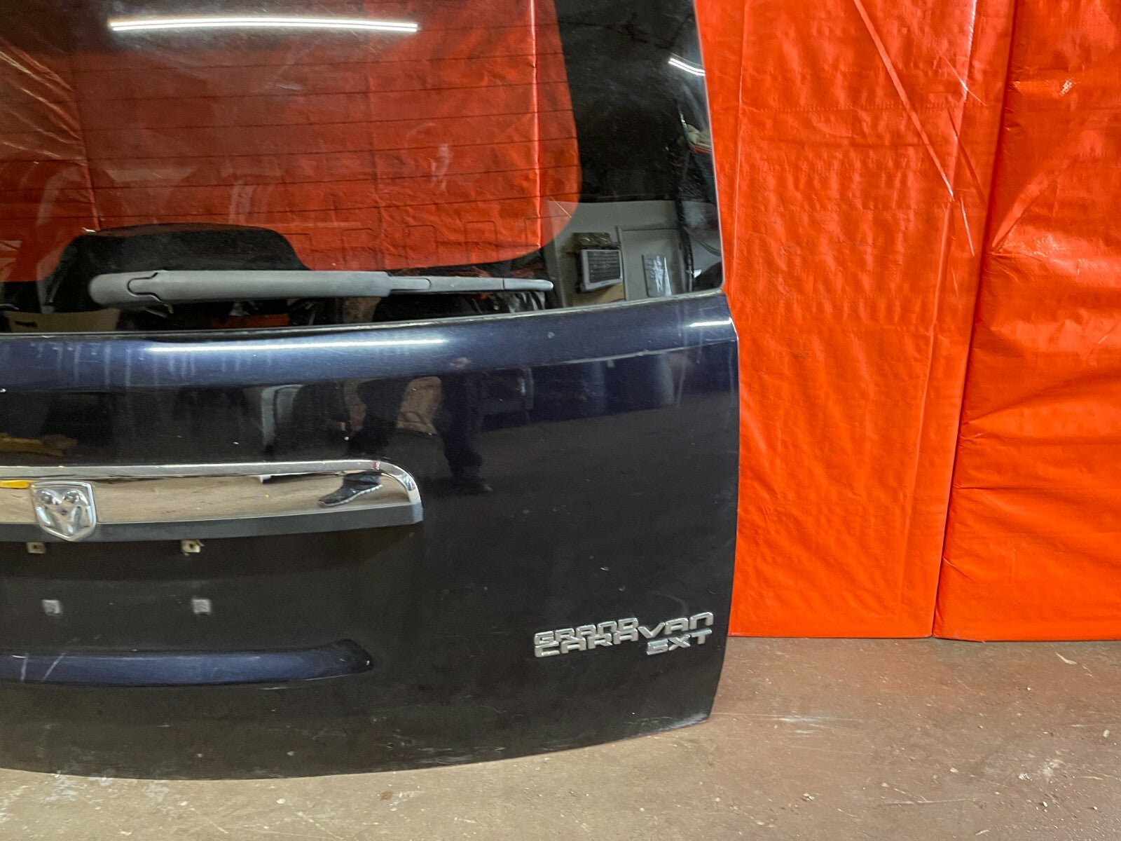 09 10 DODGE GRAND CARAVAN SXT LIFTGATE TAIL GATE COMPLETE W/ INTERNALS LIFT OEM5