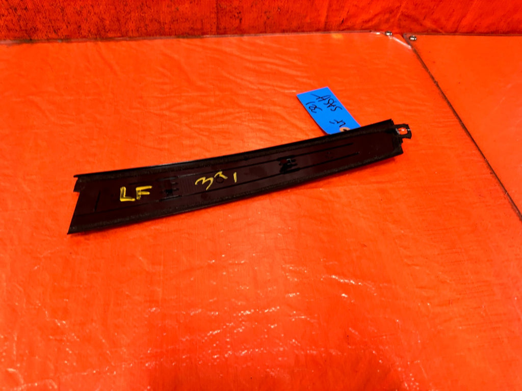 09 14 ACURA TSX   DRIVER LEFT FRONT DOOR SASH TRIM MOLDING   OEM #3217
