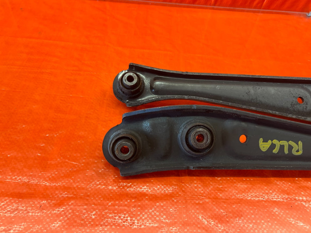 96 00 HONDA CIVIC   REAR LOWER CONTROL ARM SET   LEFT & RIGHT LOWER ARMS OEM 13210