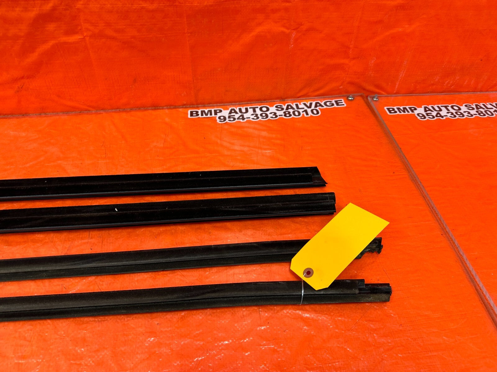 08 15 INFINITI G37 Q60 COUPE EXTERIOR DOOR WINDOW GLASS TRIM LEFT RIGHT OEM #2489