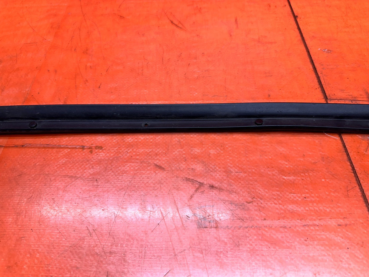 2016-2020 INFINITI Q60 COUPE PASSENGER RIGHT DOOR SUB SEAL RUBBER OEM #20Q606