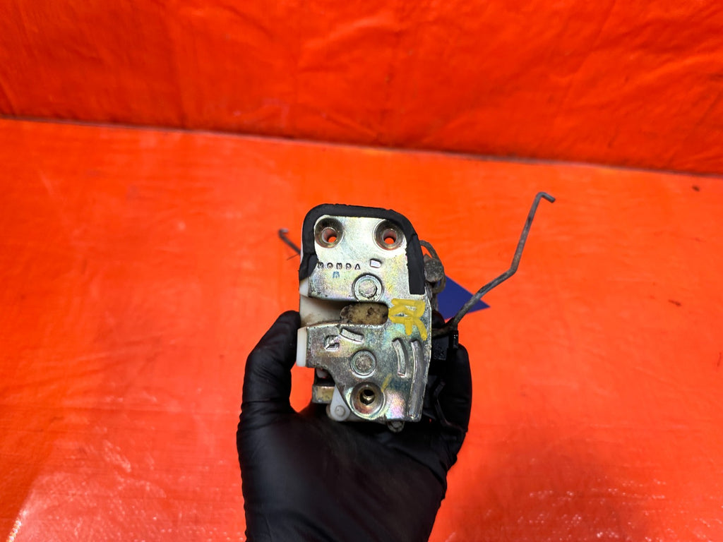 96 00 HONDA CIVIC COUPE   PASSENGER RIGHT NON POWER DOOR LOCK ACTUATOR   OEM 3192