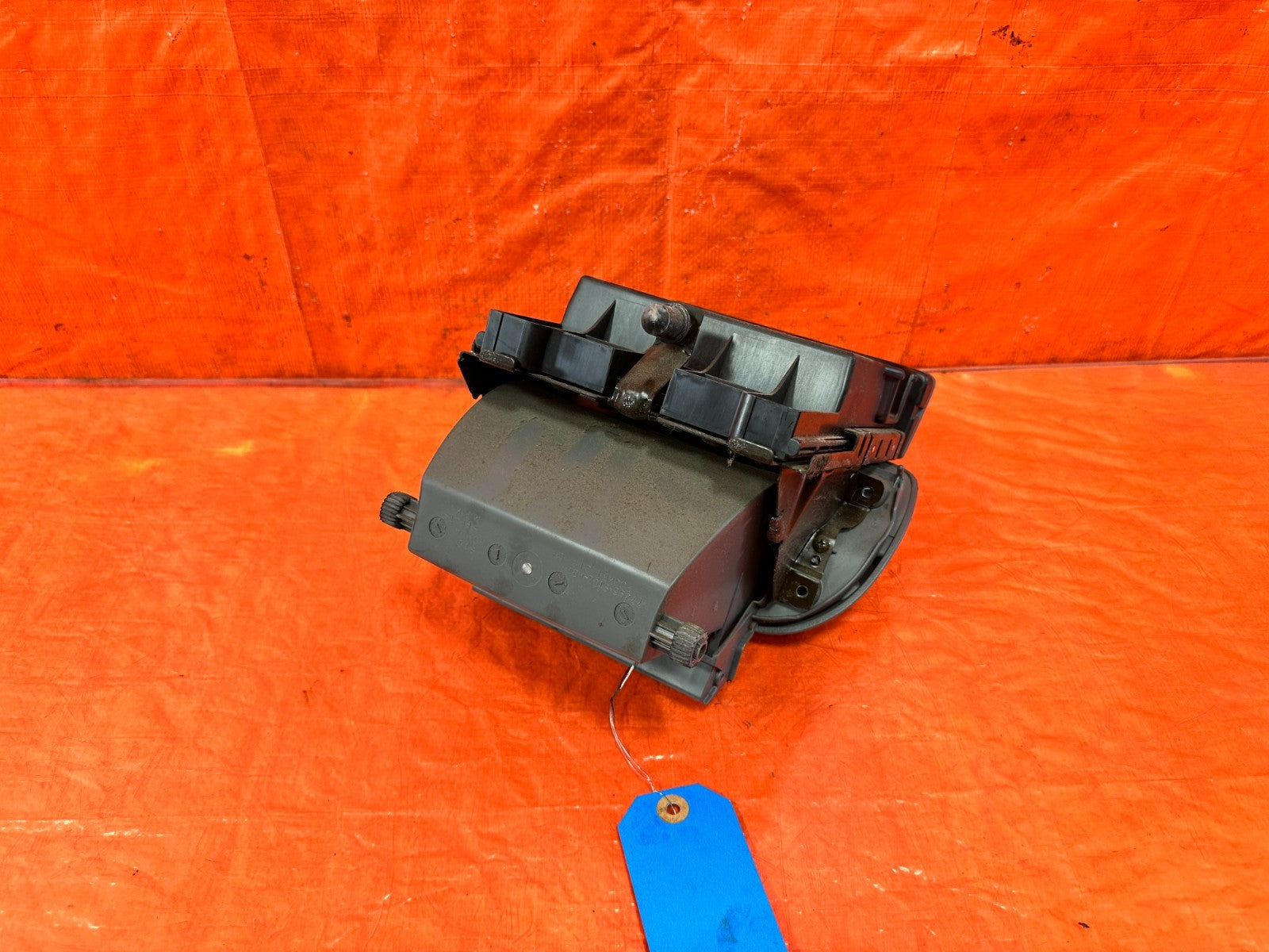 97 98 HONDA CR V CRV   DASHBOARD MOUNTED CENTER CONSOLE CUP HOLDER   OEM #3013