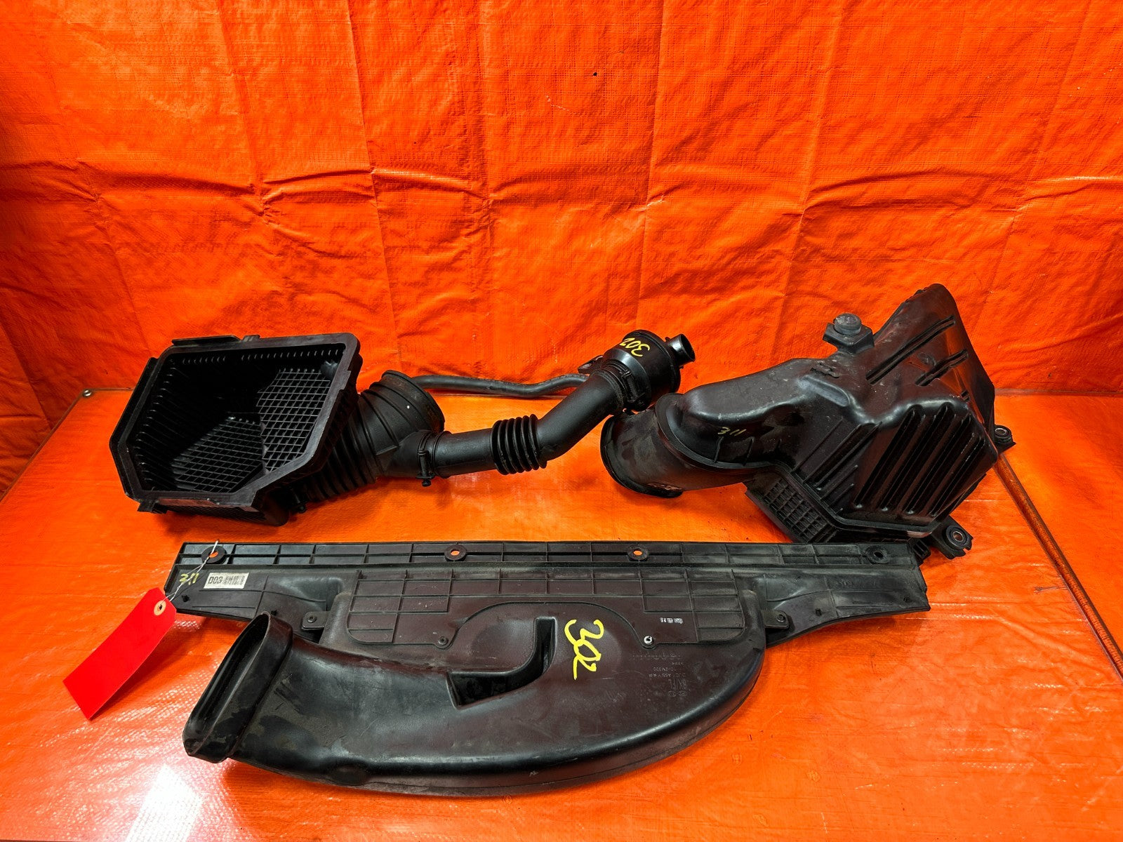 13 16 HYUNDAI GENESIS COUPE 3.8L FACTORY INTAKE W ARM AIR BOX RESONATOR OEM 3029