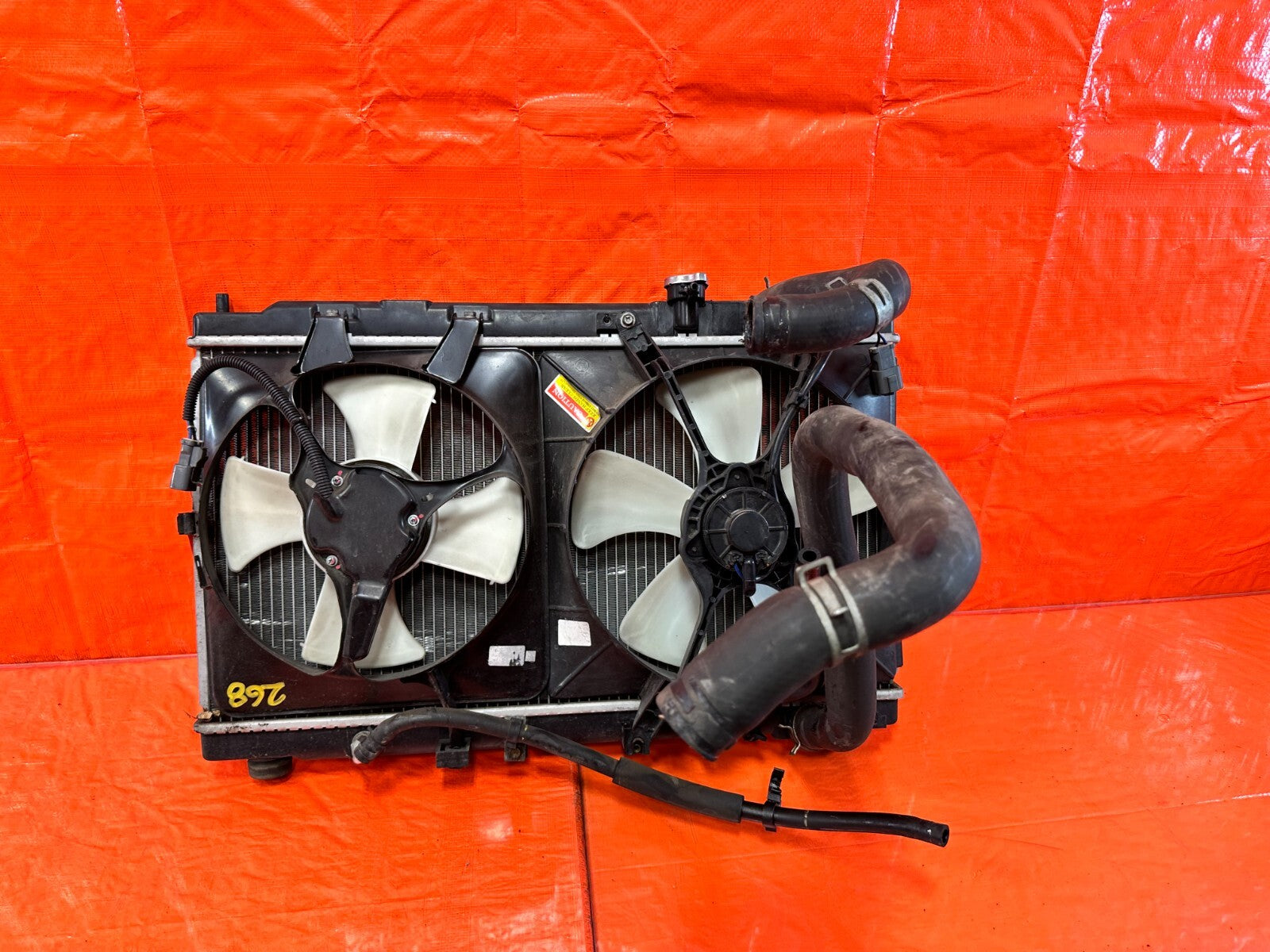 94 01 ACURA INTEGRA   AUTOMATIC MODEL   RADIATOR W/ HOSES AND RESERVOIR   OEM 680