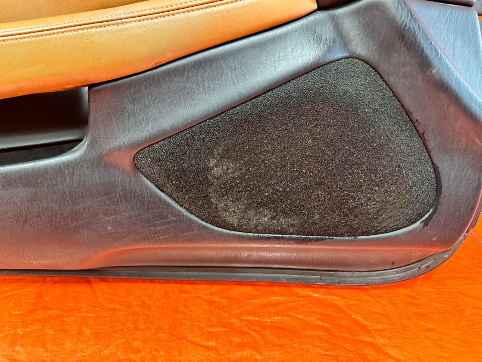 02 05 LEXUS SC430   DRIVER LEFT DOOR PANEL   BLACK N PEANUT BUTTER OEM 2883